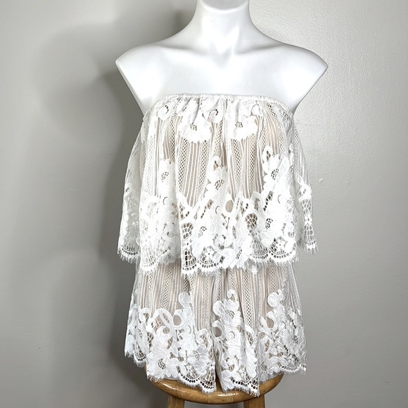 Lovers + Friends White Strapless Scalloped Lace Shorts‎ Romper Sz Small